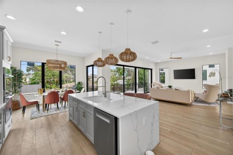 Villa ou maison à vendre à Saint Petersburg, Floride: 4 chambres, 271.83 m2 № 1911346 - photo 12