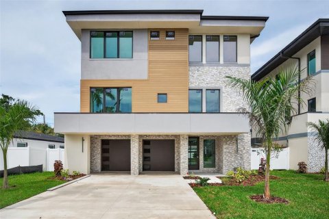 Villa ou maison à vendre à Saint Petersburg, Floride: 4 chambres, 271.83 m2 № 1911346 - photo 1