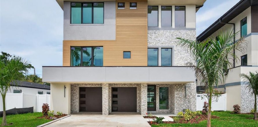 Villa ou maison à Saint Petersburg, Floride 4 chambres, 271.83 m2 № 1911346