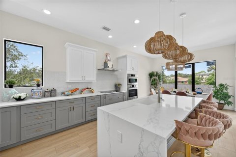 Villa ou maison à vendre à Saint Petersburg, Floride: 4 chambres, 271.83 m2 № 1911346 - photo 11