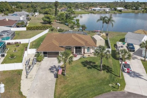 Villa ou maison à Port Charlotte, Floride 3 chambres, 187.76 m2 № 2139454