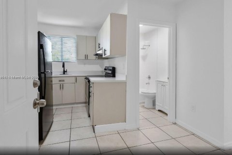 Купить коммерческую недвижимость в Майами, Флорида 387.96м2, № 1985352 - фото 16