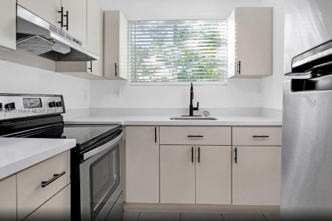 Купить коммерческую недвижимость в Майами, Флорида 387.96м2, № 1985352 - фото 8