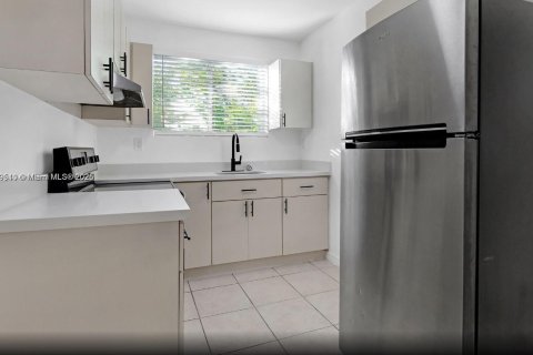 Купить коммерческую недвижимость в Майами, Флорида 387.96м2, № 1985352 - фото 7