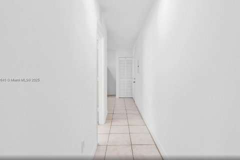 Купить коммерческую недвижимость в Майами, Флорида 387.96м2, № 1985352 - фото 10