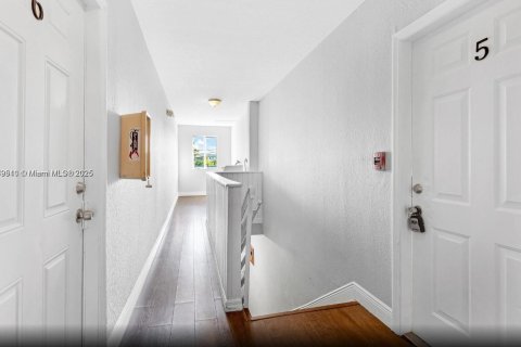 Купить коммерческую недвижимость в Майами, Флорида 387.96м2, № 1985352 - фото 5