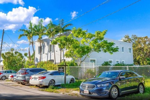 Купить коммерческую недвижимость в Майами, Флорида 387.96м2, № 1985352 - фото 2