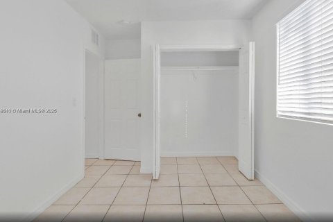 Купить коммерческую недвижимость в Майами, Флорида 387.96м2, № 1985352 - фото 11