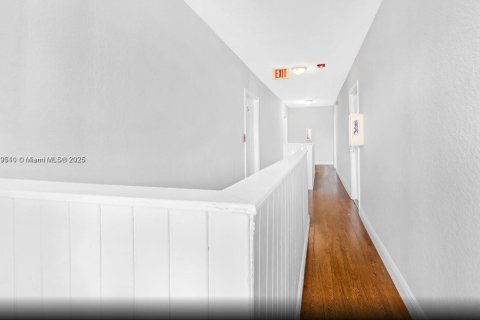 Купить коммерческую недвижимость в Майами, Флорида 387.96м2, № 1985352 - фото 4