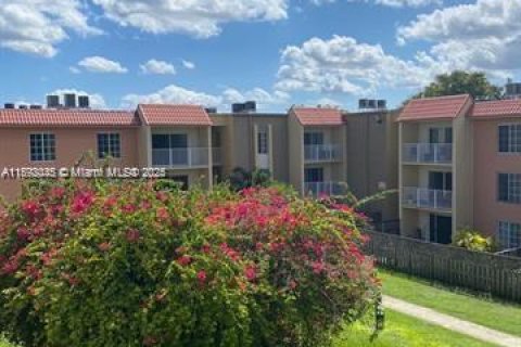 Appartement à louer à Doral, Floride: 1 chambre, 75.25 m2 № 1945658 - photo 2