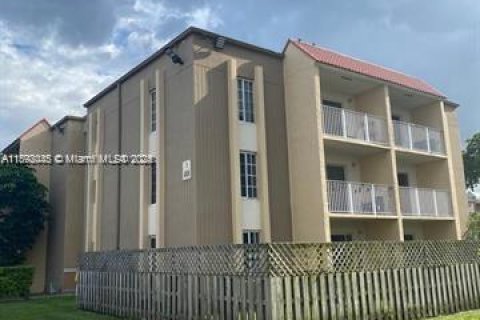 Appartement à louer à Doral, Floride: 1 chambre, 75.25 m2 № 1945658 - photo 1