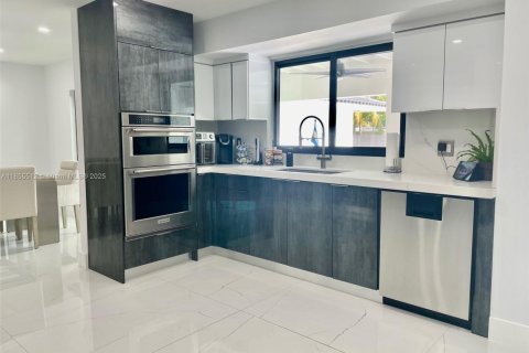 Villa ou maison à louer à Miami, Floride: 5 chambres, 371.61 m2 № 1878824 - photo 26