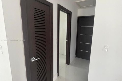 Villa ou maison à louer à Miami, Floride: 5 chambres, 371.61 m2 № 1878824 - photo 7