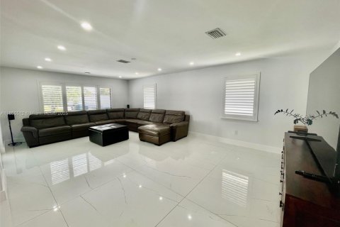 Villa ou maison à louer à Miami, Floride: 5 chambres, 371.61 m2 № 1878824 - photo 6