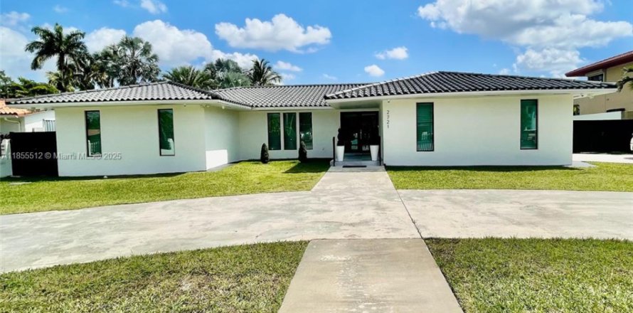 Villa ou maison à Miami, Floride 5 chambres, 371.61 m2 № 1878824