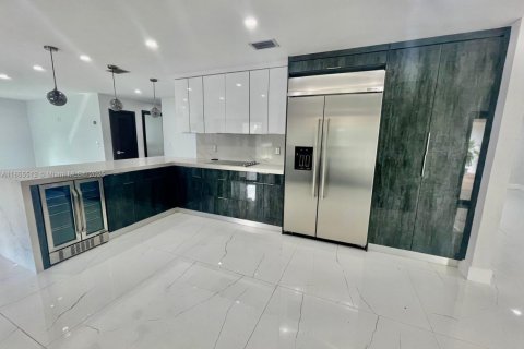 Villa ou maison à louer à Miami, Floride: 5 chambres, 371.61 m2 № 1878824 - photo 27