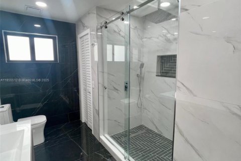 Villa ou maison à louer à Miami, Floride: 5 chambres, 371.61 m2 № 1878824 - photo 19