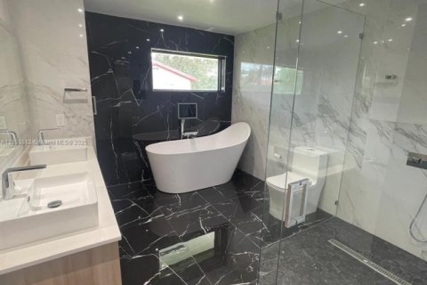 Villa ou maison à louer à Miami, Floride: 5 chambres, 371.61 m2 № 1878824 - photo 30