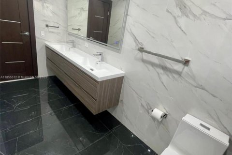 Villa ou maison à louer à Miami, Floride: 5 chambres, 371.61 m2 № 1878824 - photo 20