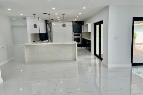 Villa ou maison à louer à Miami, Floride: 5 chambres, 371.61 m2 № 1878824 - photo 5