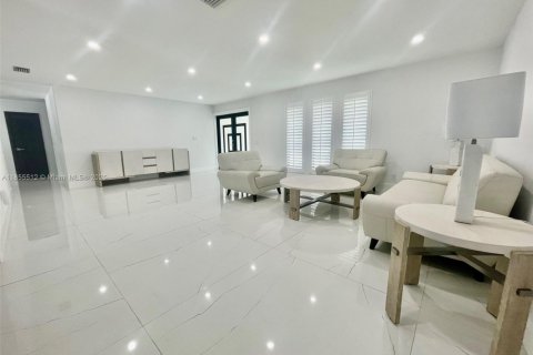 Villa ou maison à louer à Miami, Floride: 5 chambres, 371.61 m2 № 1878824 - photo 3