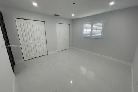 Villa ou maison à louer à Miami, Floride: 5 chambres, 371.61 m2 № 1878824 - photo 11
