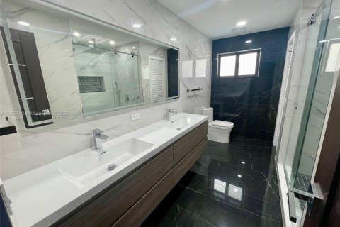 Villa ou maison à louer à Miami, Floride: 5 chambres, 371.61 m2 № 1878824 - photo 23