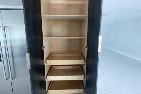 Villa ou maison à louer à Miami, Floride: 5 chambres, 371.61 m2 № 1878824 - photo 28