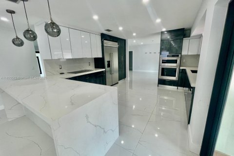Villa ou maison à louer à Miami, Floride: 5 chambres, 371.61 m2 № 1878824 - photo 25