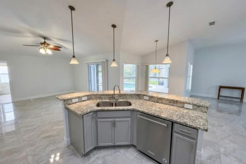 House in Kissimmee, Florida 4 bedrooms, 218.41 sq.m. № 2289867 - photo 8