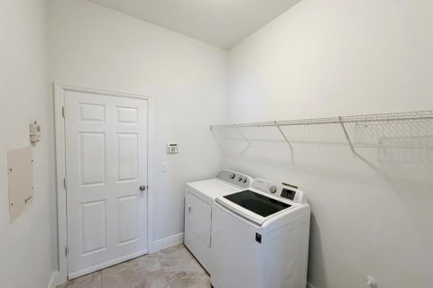 House in Kissimmee, Florida 4 bedrooms, 218.41 sq.m. № 2289867 - photo 21