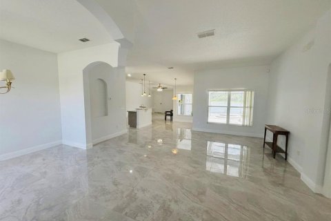 House in Kissimmee, Florida 4 bedrooms, 218.41 sq.m. № 2289867 - photo 5