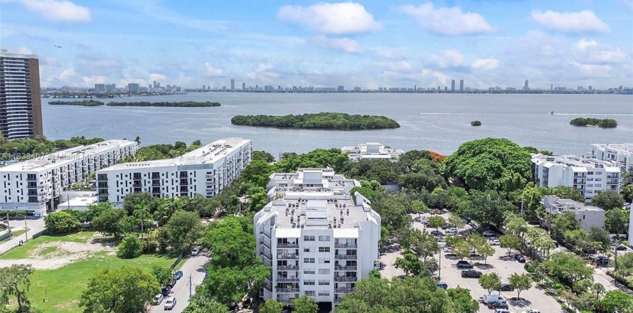 Condominio en Miami, Florida, 1 dormitorio  № 1834277