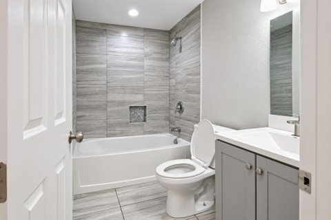 Apartment in Bradenton, Florida 3 bedrooms, 87.51 sq.m. № 2393854 - photo 8