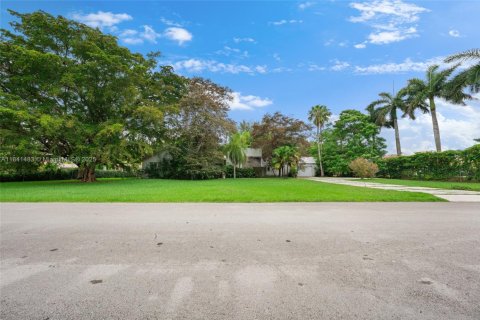 Villa ou maison à vendre à Miami, Floride: 4 chambres, 342.34 m2 № 1834446 - photo 3