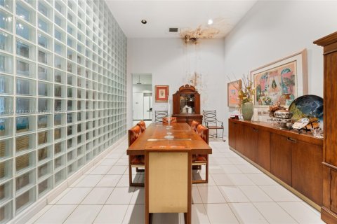 Villa ou maison à vendre à Miami, Floride: 4 chambres, 342.34 m2 № 1834446 - photo 10
