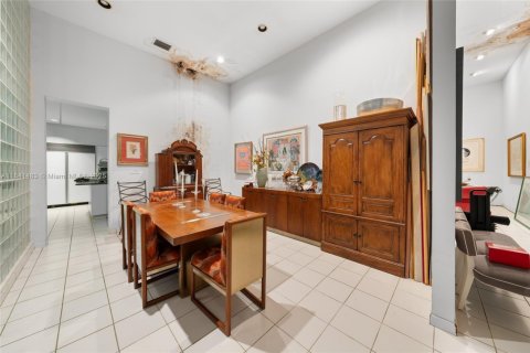 Villa ou maison à vendre à Miami, Floride: 4 chambres, 342.34 m2 № 1834446 - photo 11