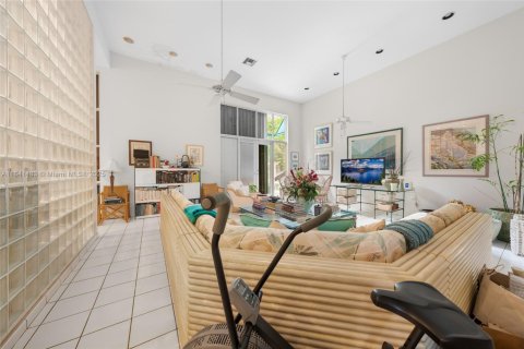 Villa ou maison à vendre à Miami, Floride: 4 chambres, 342.34 m2 № 1834446 - photo 13