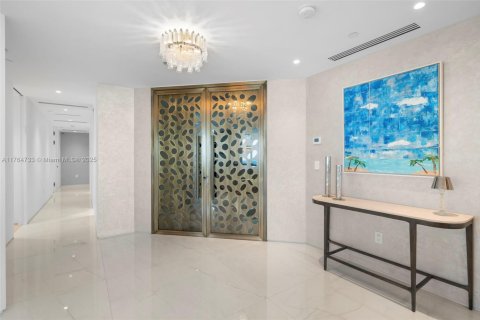 Condominio en venta en Bal Harbour, Florida, 4 dormitorios, 354.89 m2 № 1864651 - foto 12