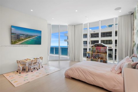 Condominio en venta en Bal Harbour, Florida, 4 dormitorios, 354.89 m2 № 1864651 - foto 21