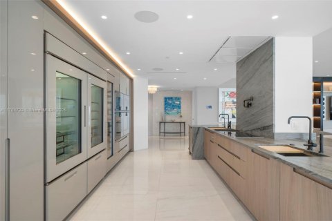 Condominio en venta en Bal Harbour, Florida, 4 dormitorios, 354.89 m2 № 1864651 - foto 5