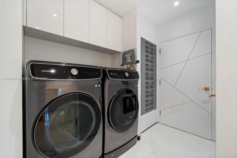 Condominio en venta en Bal Harbour, Florida, 4 dormitorios, 354.89 m2 № 1864651 - foto 25