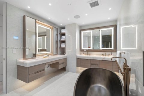 Condominio en venta en Bal Harbour, Florida, 4 dormitorios, 354.89 m2 № 1864651 - foto 13