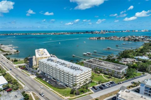Condominio en venta en Belleair Bluffs, Florida, 2 dormitorios, 133.78 m2 № 1742587 - foto 1