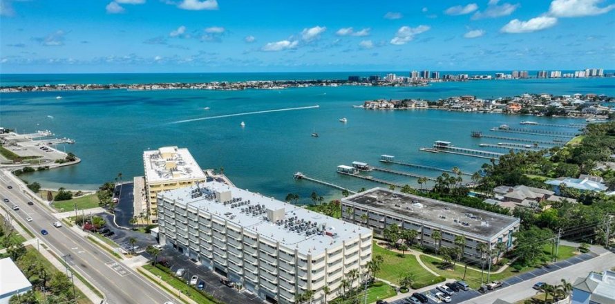 Condominio en Belleair Bluffs, Florida, 2 dormitorios  № 1742587