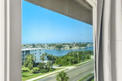 Condominio en venta en Belleair Bluffs, Florida, 2 dormitorios, 133.78 m2 № 1742587 - foto 11