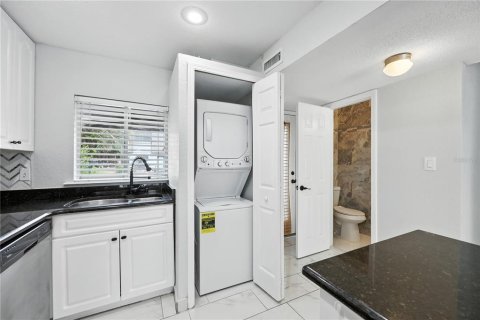 Adosado en alquiler en Orlando, Florida, 2 dormitorios, 115.2 m2 № 1917692 - foto 9