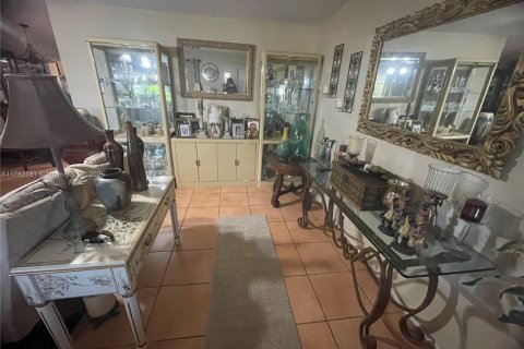 House in Tamarac, Florida 2 bedrooms, 134.62 sq.m. № 1700367 - photo 12