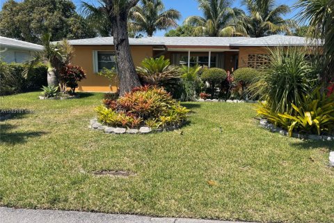 House in Tamarac, Florida 2 bedrooms, 134.62 sq.m. № 1700367 - photo 4