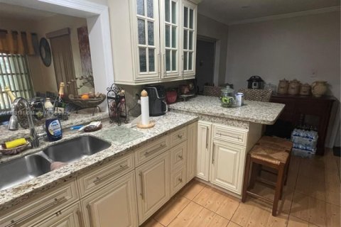 House in Tamarac, Florida 2 bedrooms, 134.62 sq.m. № 1700367 - photo 14